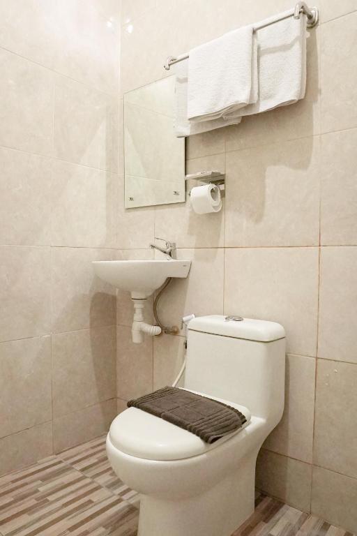 Koupelna v ubytování Airlangga Hotel