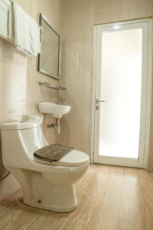 Koupelna v ubytování Airlangga Hotel