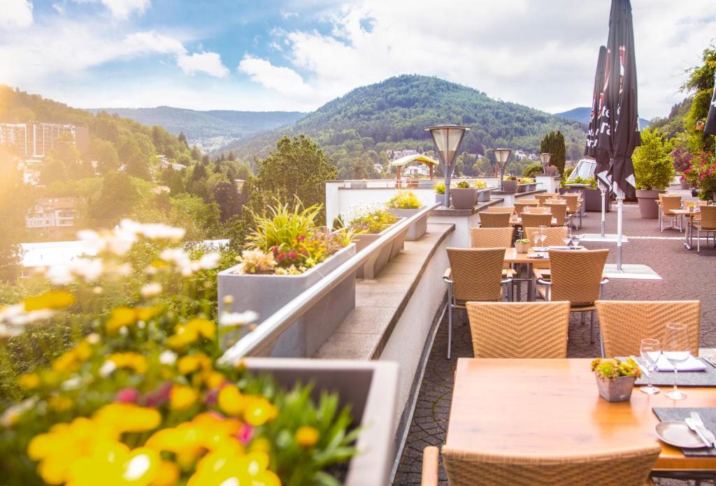 Ein allgemeiner Bergblick oder ein Berglick von des Hotels aus