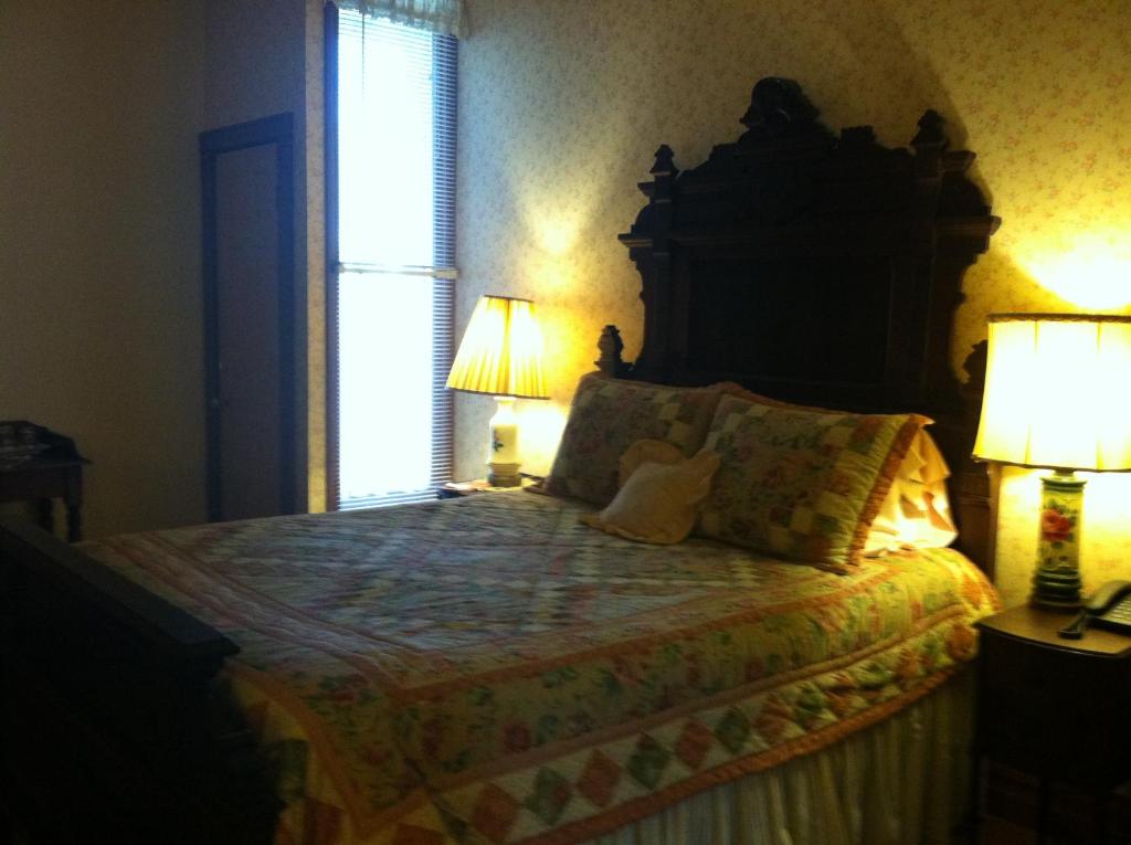 Corners Mansion Inn - A Bed and Breakfast - Standaard Queen Kamer