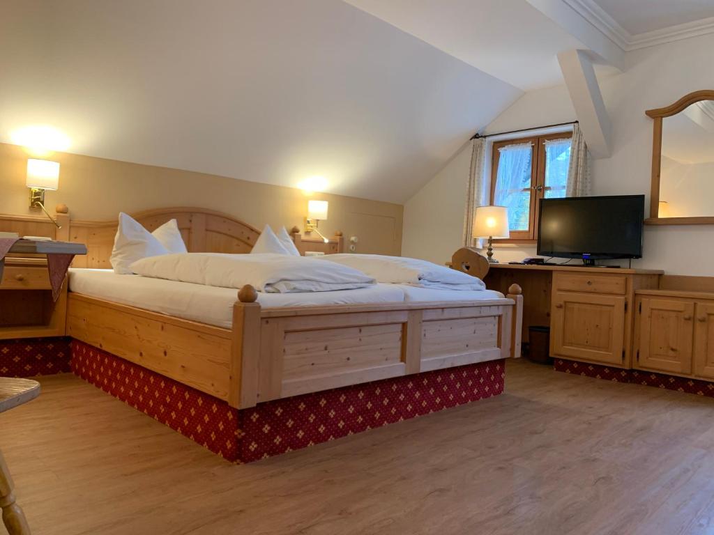 Postel nebo postele na pokoji v ubytování Hotel zur Post