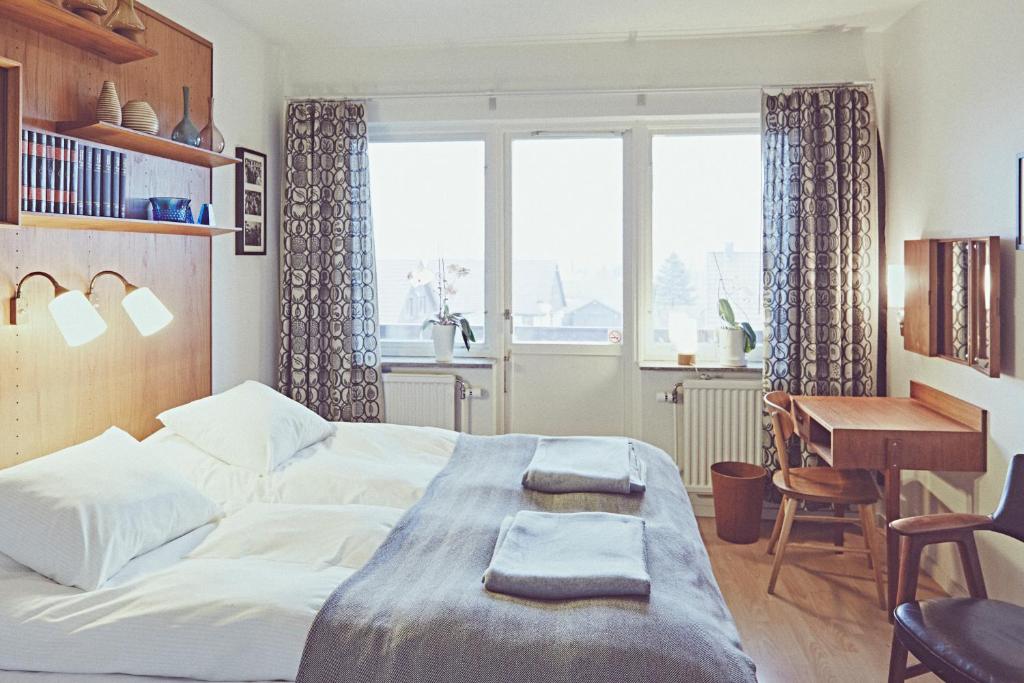 Postel nebo postele na pokoji v ubytování Hotell Hanöbris på Kivik