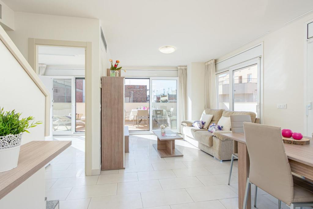 Apart-rent Penthouse Francesc Macia 2000 cerca de la playa y WIFI