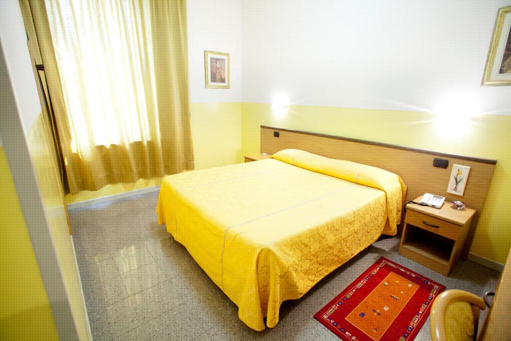 Master Hotel - Queen Room