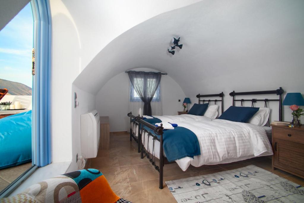 Postel nebo postele na pokoji v ubytování Sunrise Apartment Santorini