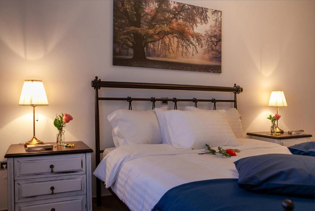 Postel nebo postele na pokoji v ubytování Sunrise Apartment Santorini