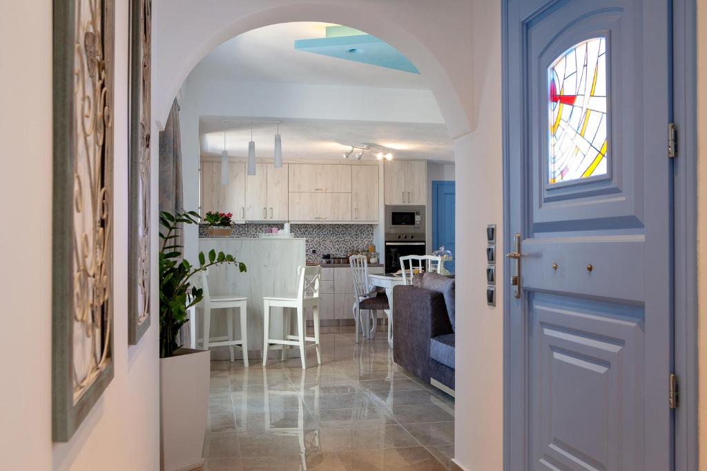 Kuchyň nebo kuchyňský kout v ubytování Sunrise Apartment Santorini