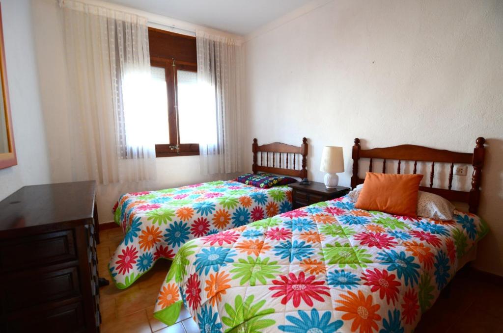 Postel nebo postele na pokoji v ubytování Llanca 2