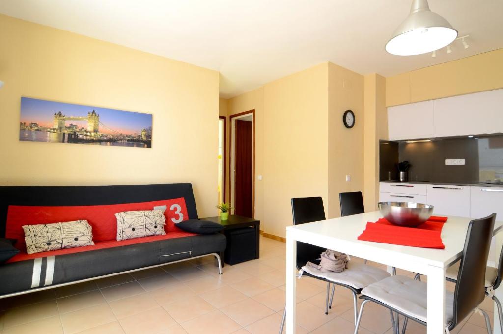 A seating area at San Enrique B 2-2