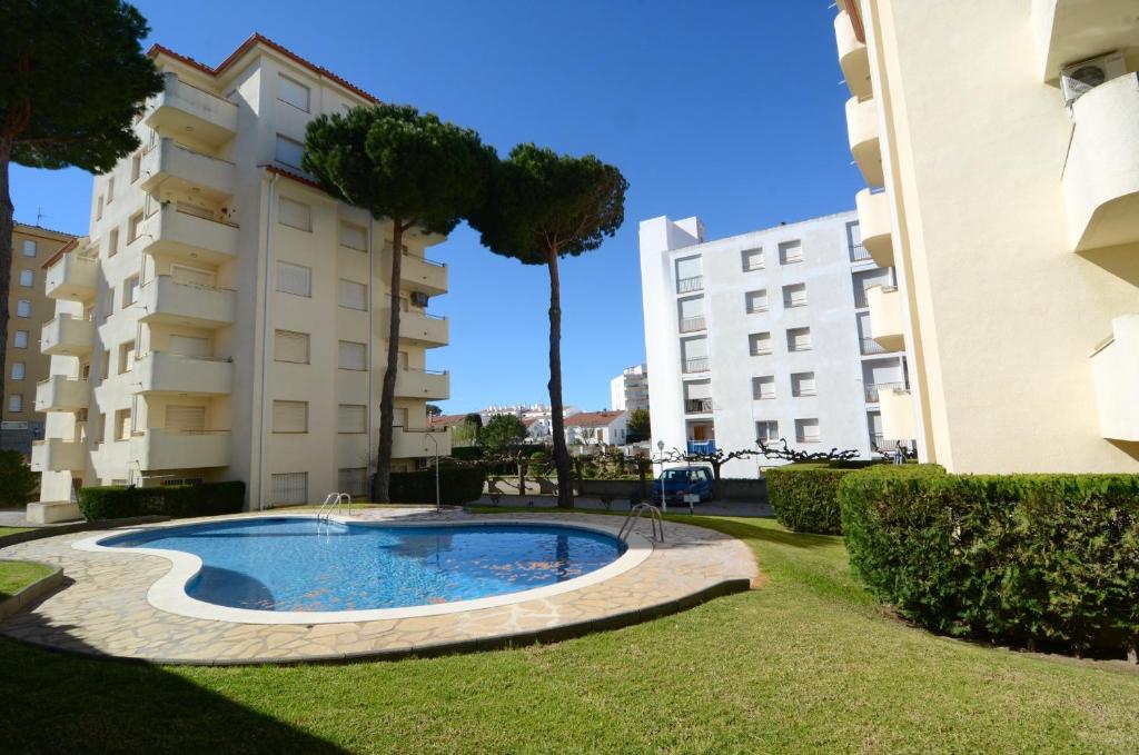 The swimming pool at or close to San Enrique B 2-2