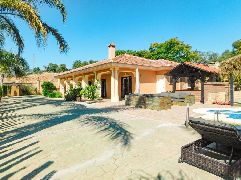 Bazén v ubytování TESS Rancho Las Palmeras nebo v jeho okolí