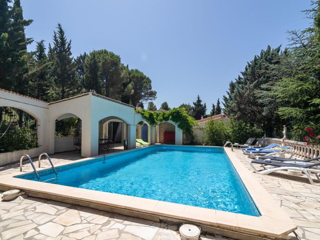 Piscina de la sau aproape de Villa in Pouzols Minervois with private pool