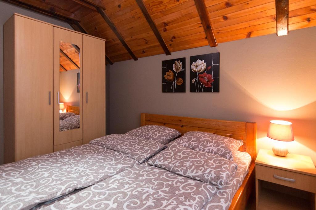 Postel nebo postele na pokoji v ubytování Apartments Andrić