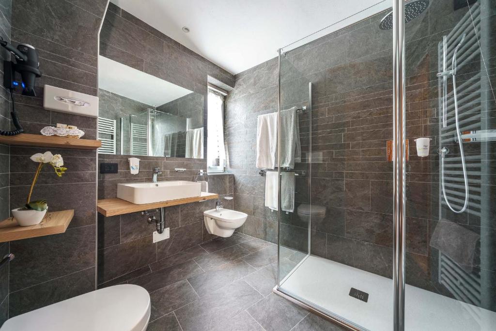 Łazienka w obiekcie Hotel Columbia & Spa