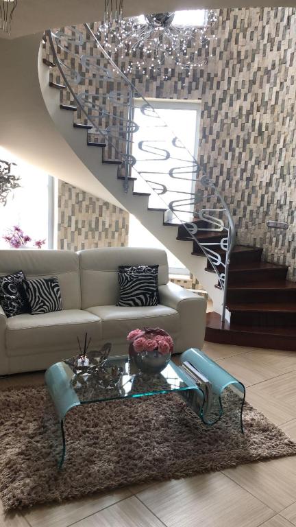 A seating area at Villa Grisì
