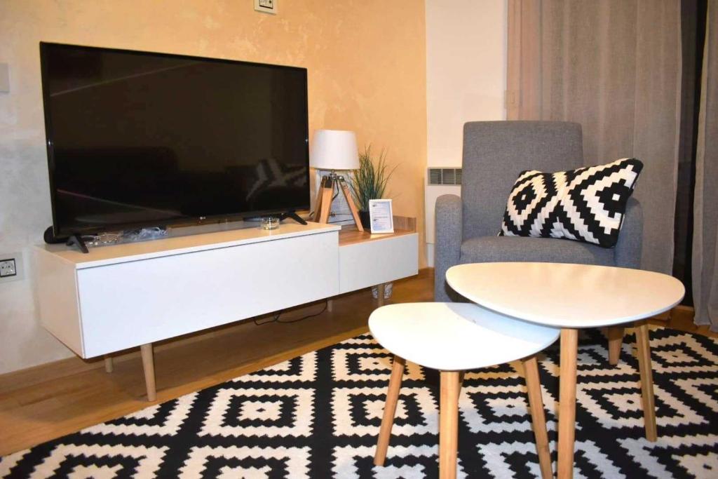 TV tai viihdekeskus majoituspaikassa Apartman Kalina Zlatibor