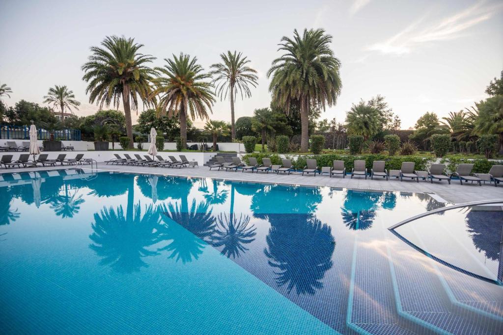 Bazén v ubytování Azoris Royal Garden – Leisure & Conference Hotel nebo v jeho okolí