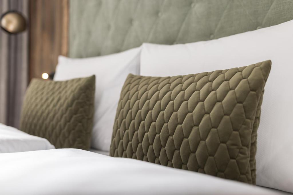 Seven Reasons / Panorama View - 8