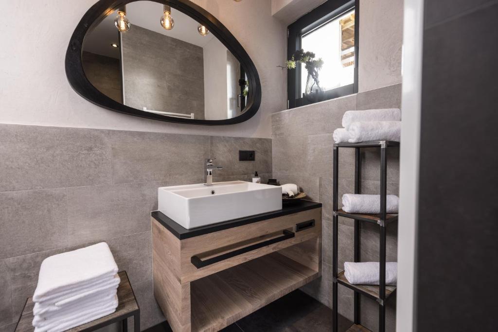 Seven Reasons / Panorama View - 6