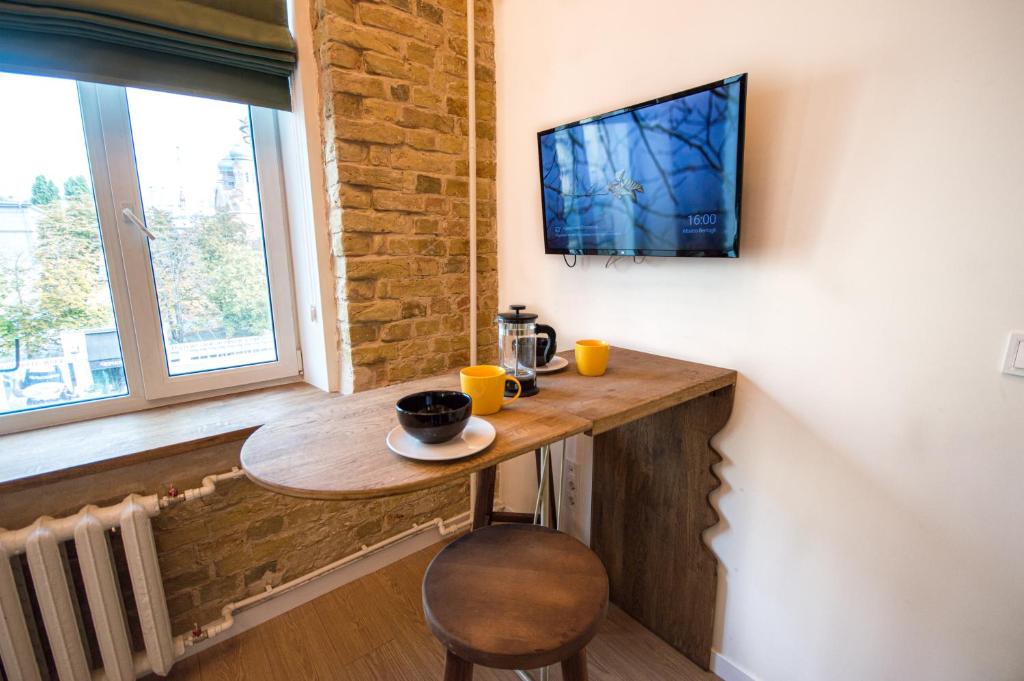 TV a/nebo společenská místnost v ubytování Kyiv Whisky Box Apartments