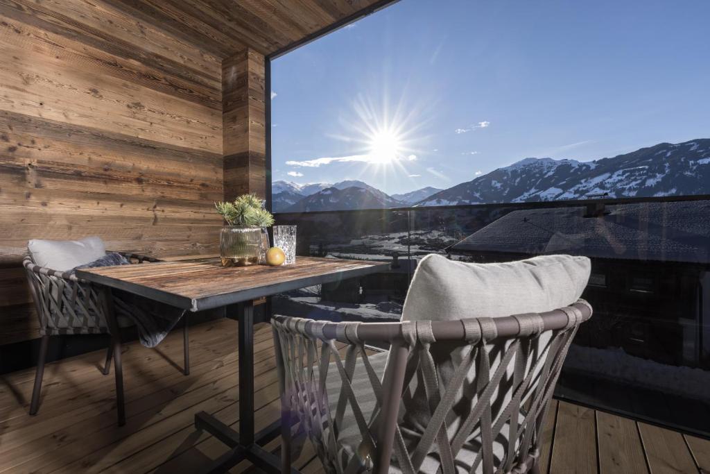 Seven Reasons / Panorama View - 15