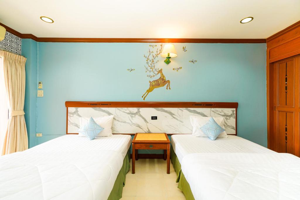 Postel nebo postele na pokoji v ubytování Mayfa Hotel - SHA extra plus