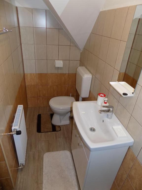 Koupelna v ubytování Katica Vendégház