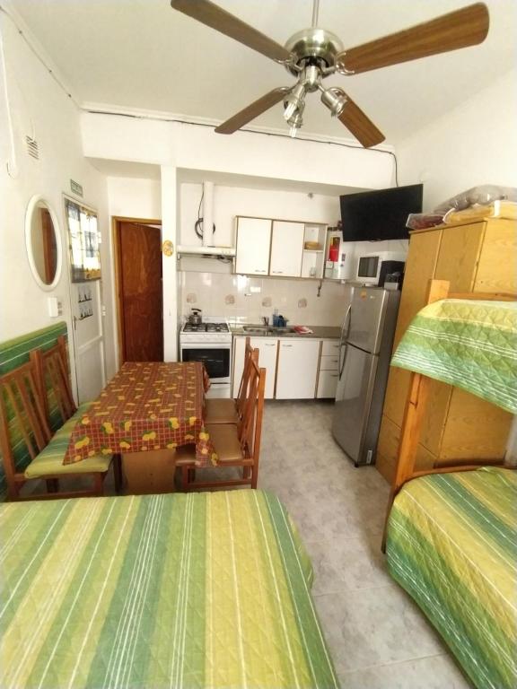 En eller flere senge i et værelse på Departamentos Aryan