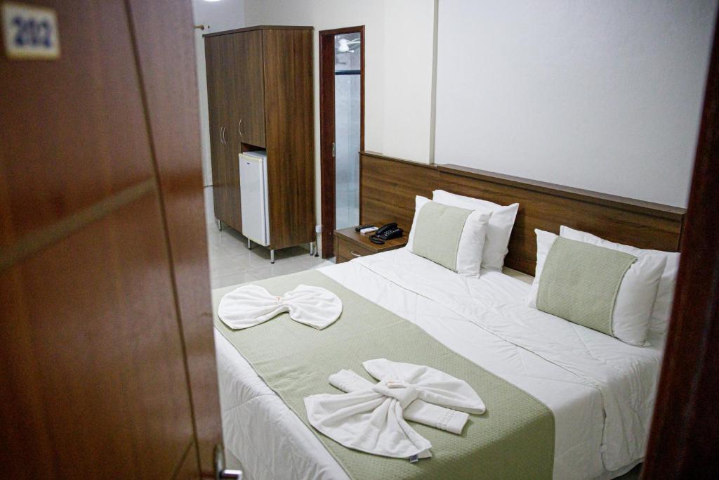 Tempat tidur dalam kamar di Hotel Albinos