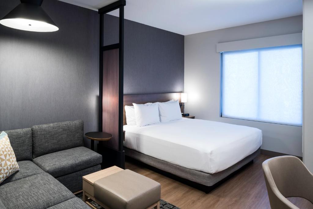 Postel nebo postele na pokoji v ubytování Hyatt Place Tempe Phoenix University