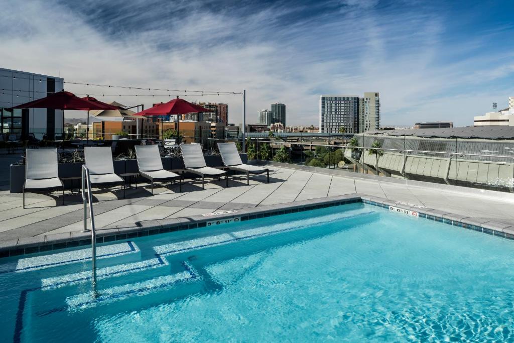 Bazén v ubytování Hyatt Place Tempe Phoenix University nebo v jeho okolí