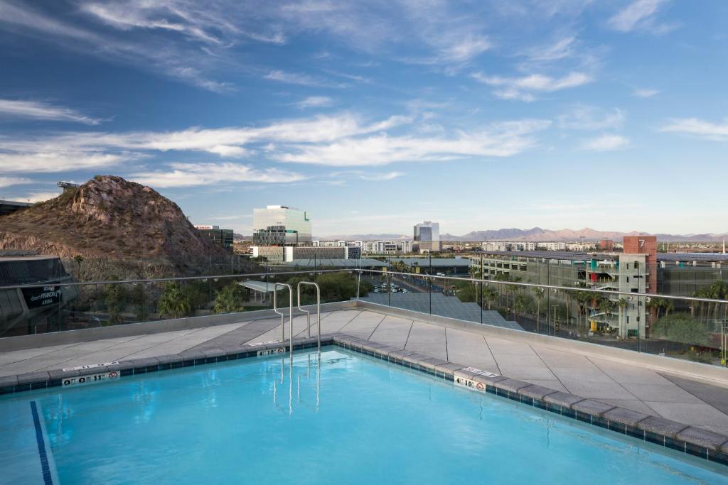 Bazén v ubytování Hyatt Place Tempe Phoenix University nebo v jeho okolí