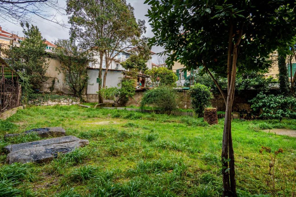 Vonkajšia záhrada v ubytovaní Apartment Spalatin