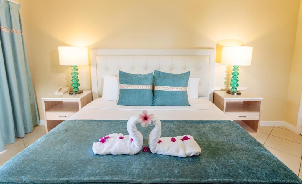 Bay Gardens Beach Resort & Spa客房内的一张或多张床位