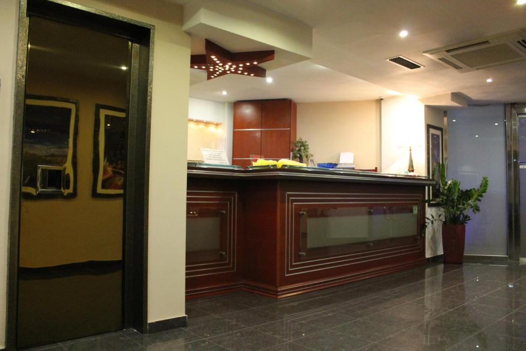 Kuchyň nebo kuchyňský kout v ubytování Carol Hotel