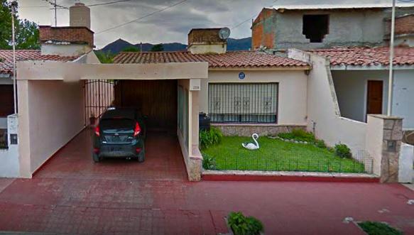 Edificio en el que se encuentra el hostal o pensión