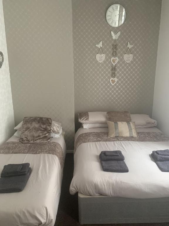 
Triple Room with Private Bathroom
