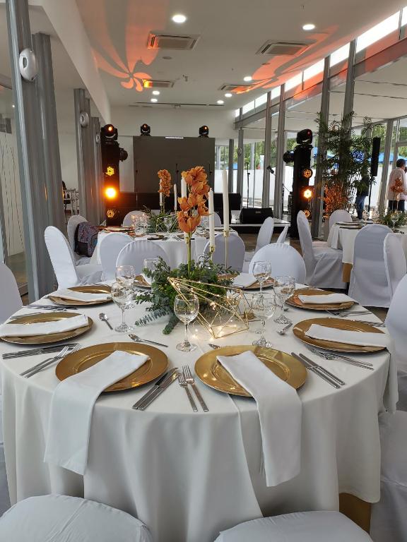 Restaurace v ubytování Hotel San Fernando Plaza