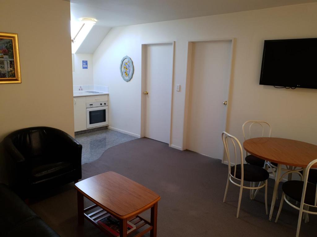 Rosewood Court Motel - Resim 13