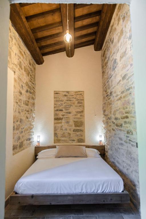 Posteľ alebo postele v izbe v ubytovaní Agriturismo Marcofrate, a Retreat in the Nature