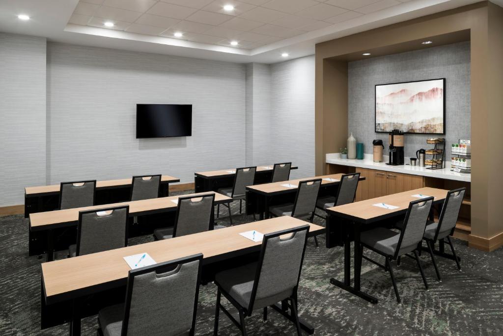 TV a/nebo společenská místnost v ubytování Hyatt House Tempe Phoenix University