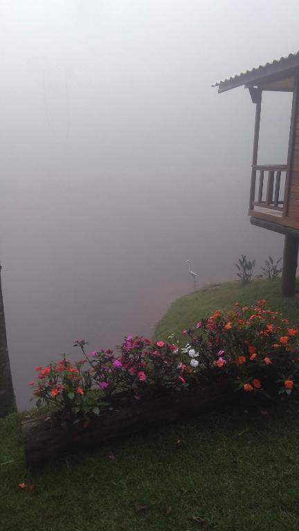  Chalé c/ lareira mata e lago região de Pedra Azul