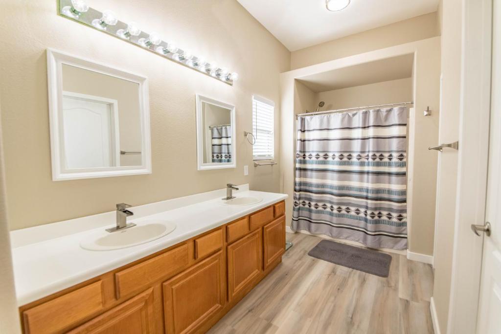 Koupelna v ubytování Gorgeous Las Vegas home with RV parking