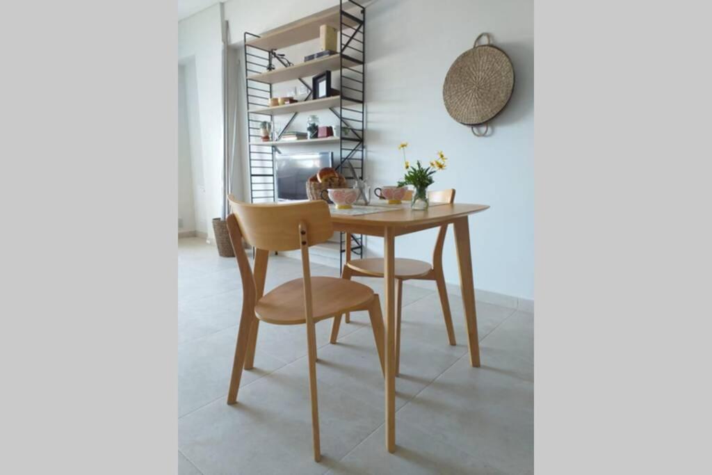 a dining room table and chairs in a room at La Amada in Puerto Madryn