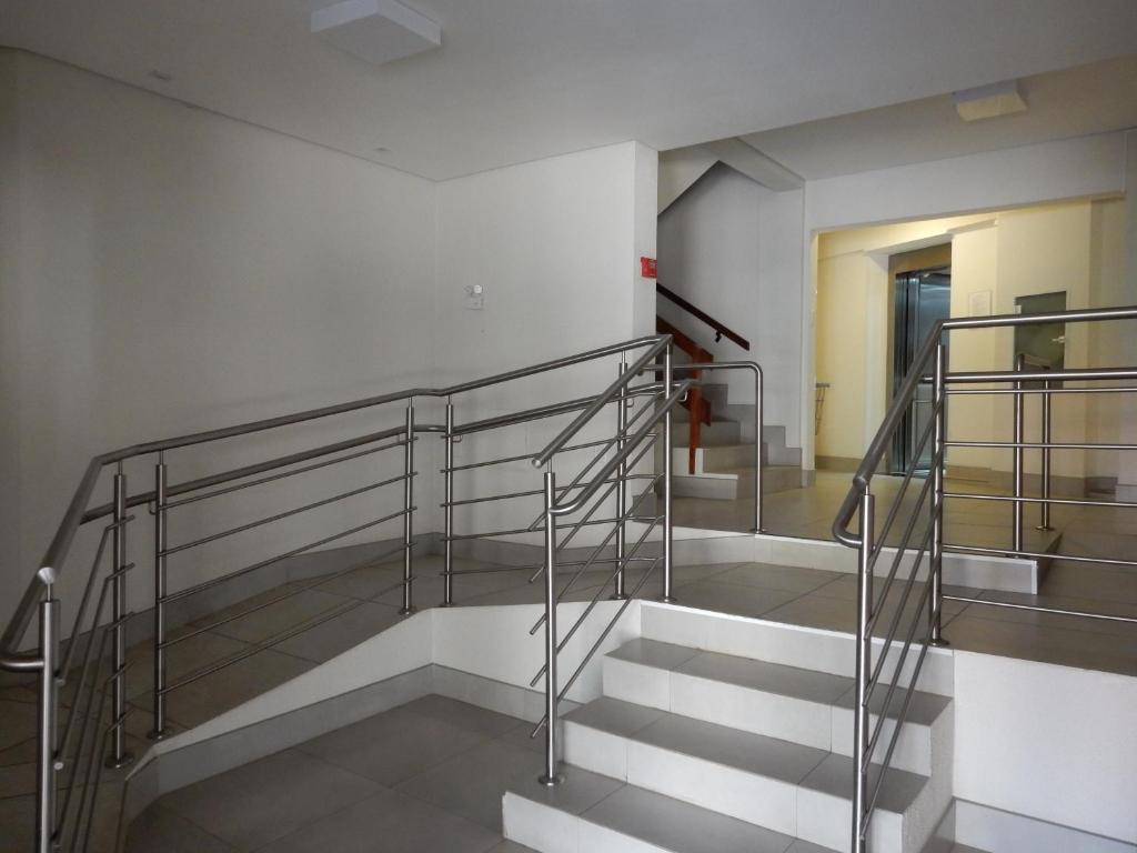  Apartamento - condomínio frente Mar