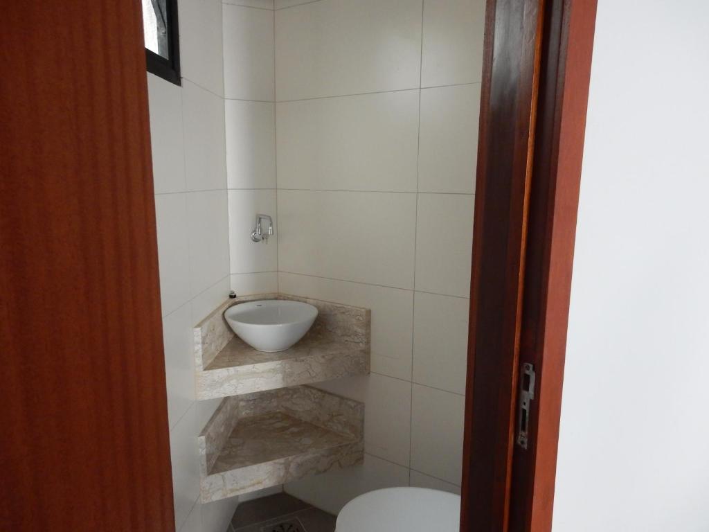  Apartamento - condomínio frente Mar