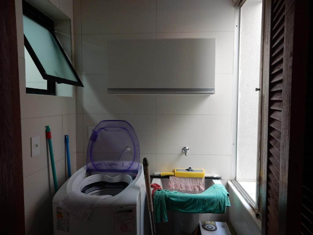  Apartamento - condomínio frente Mar