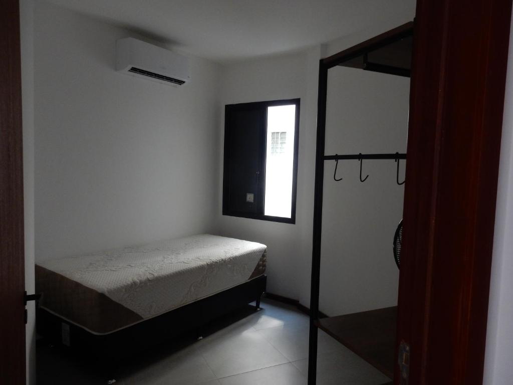  Apartamento - condomínio frente Mar