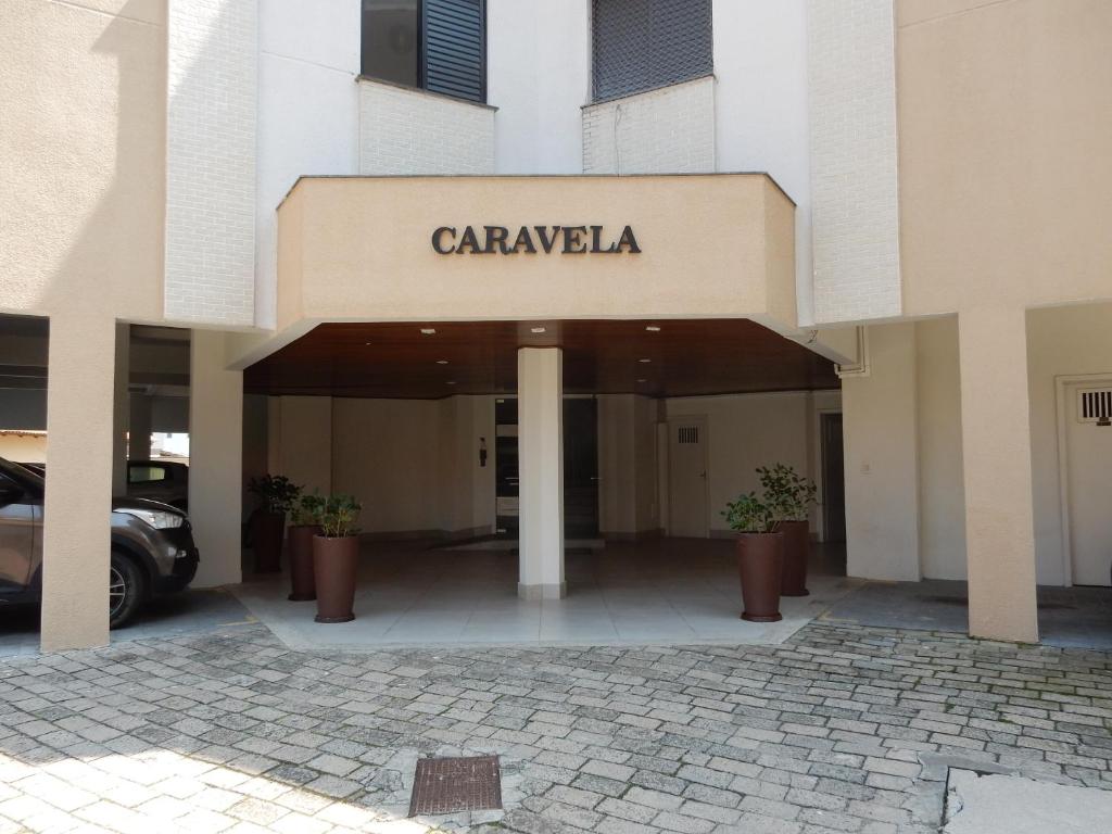  Apartamento - condomínio frente Mar