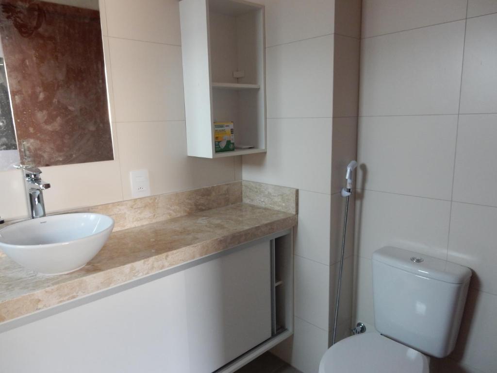  Apartamento - condomínio frente Mar